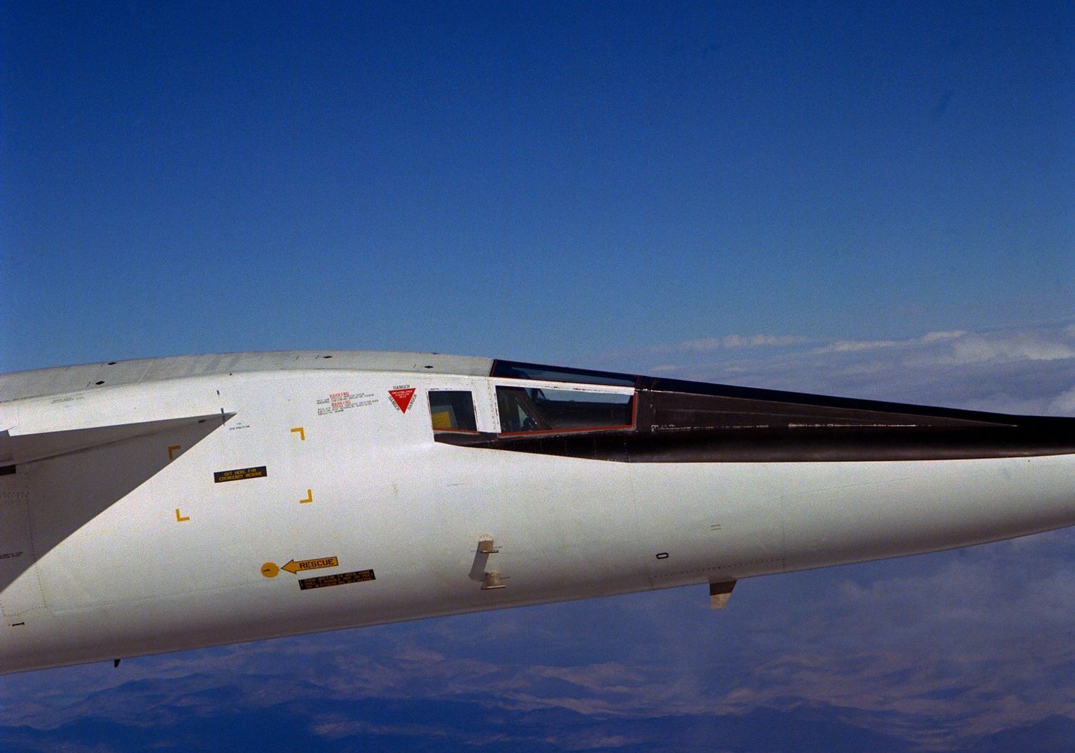 Stunning Rare Photo Shows The Xb 70 Valkyrie Bombers Moveable